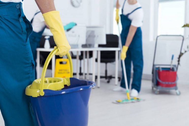 Servicios de limpieza: lo que debe saber antes de contratar a un ama de llaves