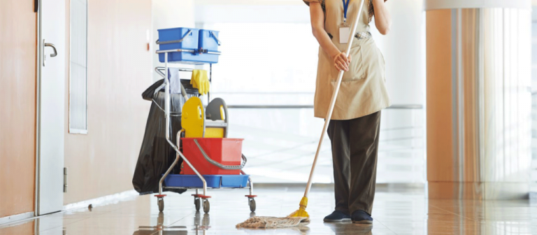 5 consejos de limpieza grupal para empleados de oficina