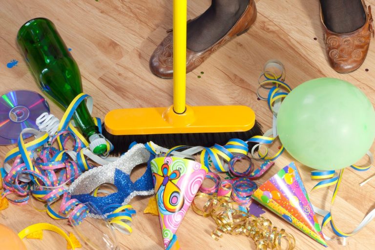 Cómo limpiar la casa después de una fiesta
