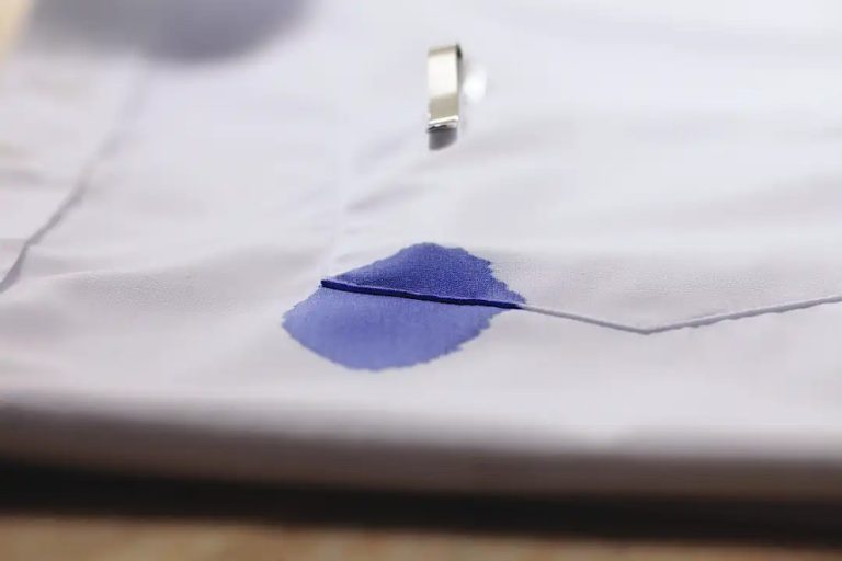 Cómo quitar las manchas de tinta de la ropa