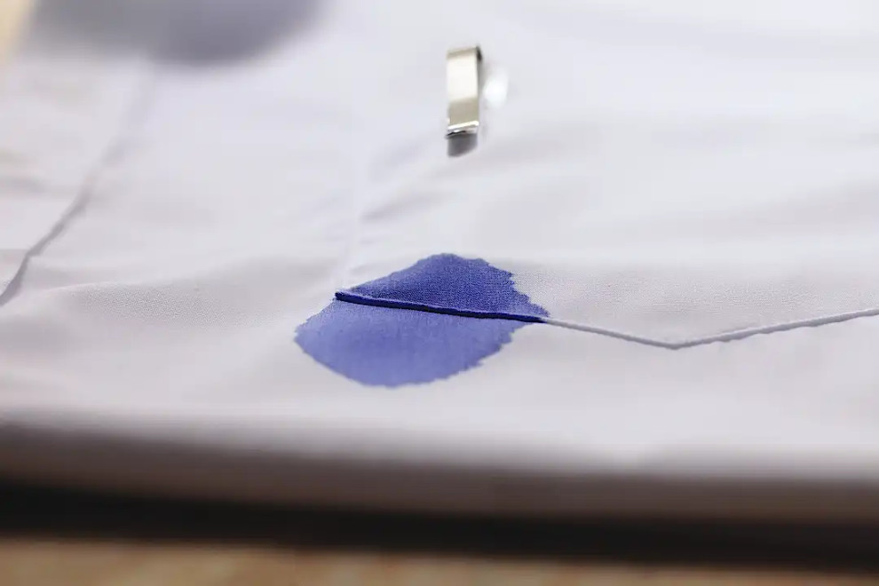 como quitar las manchas de tinta de la ropa 1